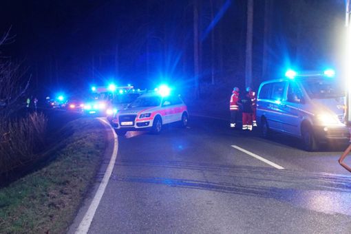 Bei einem Unfall auf der B 294 nahe Bad Wildbad ist am Sonntag ein 30-jähriger Autofahrer ums Leben gekommen. Drei weitere Menschen wurden schwer verletzt. Zum Artikel Foto: SDMG / Gress