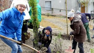 Gutgelaunte Helferinnen – das kalte Wetter konnte diese Damen offensichtlich  nicht beeindrucken. Foto: Karl-Otto Gauggel