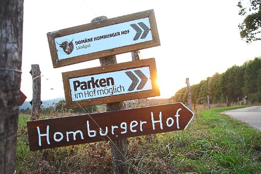 Wer diesem Schild folgt, kommt bald zur neuen Grosselfinger Brennerei. Foto: Huger