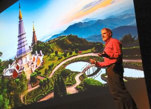 Dirk Bleyer weckt  mit seiner bildgewaltigen Multivision über Thailand die Reiselust der vielen Zuschauer Foto: Niggemeier Foto: Schwarzwälder Bote