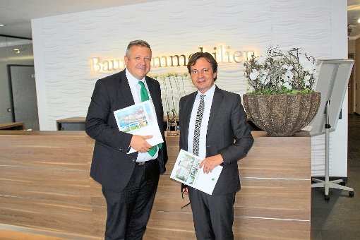 IHK-Hauptgeschäftsführer Thomas Albiez (rechts) und  Alexander Baum sprechen über Immobilien.  Foto: IHK Foto: Schwarzwälder-Bote