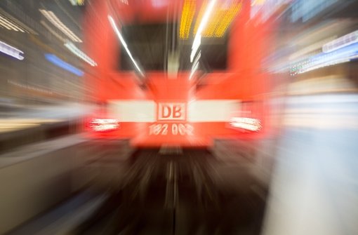 Einen Oberleitungsschaden gab es am Donnerstag an der Höllentalbahn bei Döggingen. (Symbolfoto) Foto: dpa