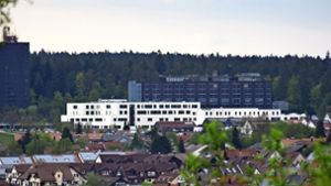 Die fehlende Photovoltaikanlage auf dem Dach des neuen Krankenhausgebäudes von Freudenstadt beschäftigt auch unseren Leser. (Archivfoto) Foto: Helga Michel