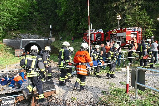 Bei der Übung wurde ein Zugunglück im Hochdorfer Tunnel simuliert. Foto: M.Fritsch Foto: Schwarzwälder-Bote