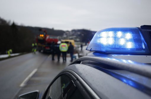 Bei einem Unfall in Ludwigsburg ist eine 35-jährige, hochschwangere Frau in ihrem Auto eingeklemmt worden und musste von der Feuerwehr befreit werden. Foto: 7aktuell.de