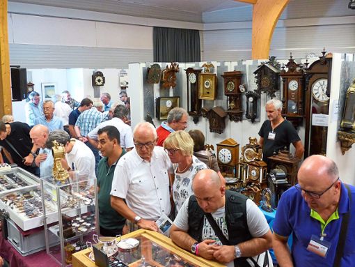Sammler sind begeistert von der Antik-Uhrenmesse in Furtwangen.  Fotos: Veranstalter Foto: Schwarzwälder Bote