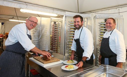 Nach der Rückkehr 2017 ist nun schon wieder Schluss: Jörg Kümmerländer (Mitte) wird mit seinen Kollegen in vier Wochen nicht mehr für die kulinarische Betreuung der VIP-Gäste verantwortlich sein. Foto: R. Müller