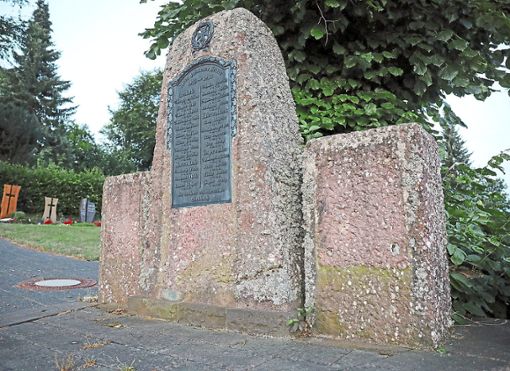 Die Bronzetafeln am Kriegerdenkmal in Cresbach sind bereits seit letztem Jahr verschwunden.  Foto: Wagner Foto: Schwarzwälder Bote