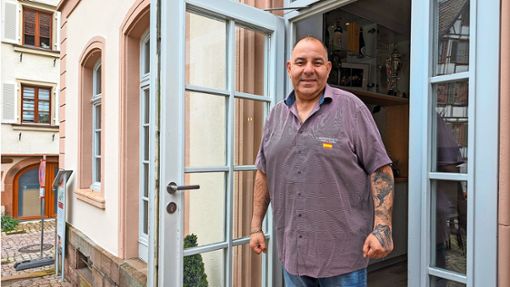 Die Tür ist offen: José Luis Rodriguez ist mit seinem Restaurant am Schiltacher Marktplatz gestartet. Foto: Niklas Ortmann