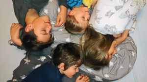 Schlafende Kinder heißt diese Fotografie von Walter Fingerhut.  Foto: Fingerhut Foto: Schwarzwälder-Bote