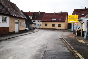 Die Harthauser Straße wird endlich saniert – das Bild zeigt die Stelle, wo sie in die Bitzer Straße einmündet. Foto: Retter Foto: Schwarzwälder-Bote