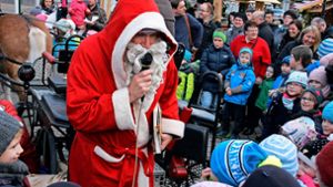 Der Nikolaus wird am Samstag, 2. Dezember, gegen 15 Uhr auf dem Marktplatz in Pfalzgrafenweiler erwartet. (Archivfoto) Foto: Strantz-Kleindienst