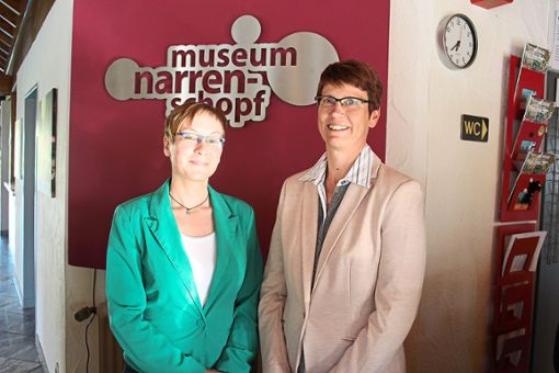Kathleen Mönicke (links), seit November 2017 Museumsleiterin im Narrenschopf, hat ihren Abschied verkündet. Ihre Nachfolgerin ist Ilka Diener. Foto: Strohmeier Foto: Schwarzwälder Bote