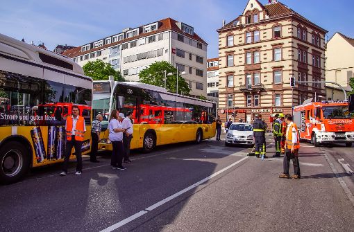 Unfallaufnahme am Marienplatz: Während der Rettungsaktion verschwindet die Geldbörse des Unfallopfers. Foto: SDMG