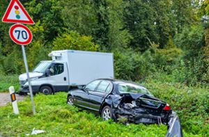 Warum der Kleinlastwagen am Donnerstagmittag bei Kehl  in den Jaguar gekracht ist, ist noch Teil der polizeilichen Ermittlungen. Foto: Häußler/Einsatz-Report 24