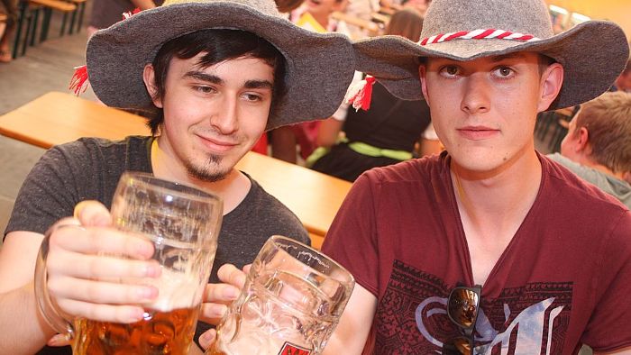 Volksfest ist eröffnet: Nach vier Schlägen fließt das Bier