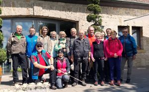 Die 17 Teilnehmer der TSV-Kulturwanderung erreichten am Ende das Weingut. Foto: Wysotzki Foto: Schwarzwälder Bote