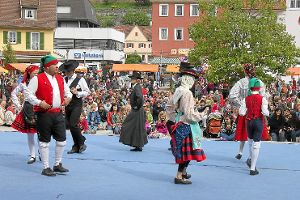 Die Danceas e Cantares do Ribatejo aus Sindelfingen begeisterten mit traditionellen portugiesischen Tänzen. Foto: Geisel