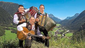 Die Ötztaler Alpentornados feiern mit den Gutachern in der Festhalle.   Foto: Ötztaler Foto: Schwarzwälder Bote