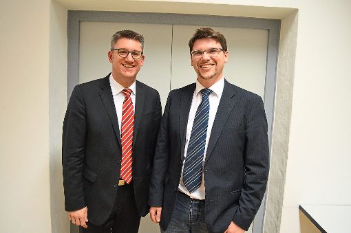 Vorsitzender Christian Kinzel (links) begrüßt  Helmut Schmeh als neues Mitglied des Bürgerstiftungsrates.  Foto: Cools Foto: Schwarzwälder-Bote