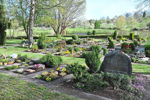 Nach dem Willen der meisten Gemeinderäte soll die neue Friedhofsordnung großzügiger gefasst werden.  Foto: Bausch Foto: Schwarzwälder Bote