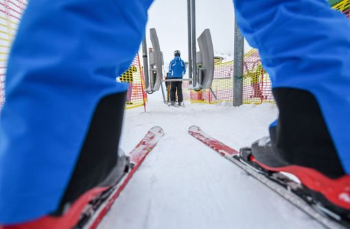 Entlang der Schwarzwaldhochstraße können sich Wintersportler noch austoben. (Symbolbild)  Foto: dpa