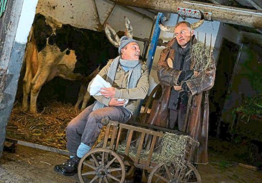 Ox und Esel kümmern sich um den kleinen Matthias Foto: Promo