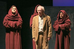 Die Badische Landesbühne bot im Kurtheater eine glänzende Inszenierung von Bertolt Brechts  Leben des Galilei.  Foto: Keck Foto: Schwarzwälder Bote