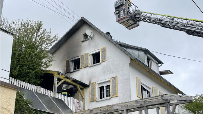 Vater rettet Kind aus brennendem Haus in Mühringen
