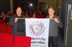 Joachim Wossidlo (links) und Hubertus Welt vor der Vorführung des Dokumentarfilms Eldorado im KiWi-Kino. Foto: Bechtle Foto: Schwarzwälder Bote