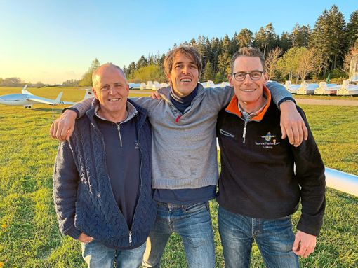 Sikko Vermeer, Alfred Paul Alfers und Mark Leeuwenburgh sind auf dem Flugplatz Winzeln gelandet. Foto: Herbst Foto: Schwarzwälder Bote