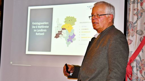 AfD-Kreis- und Landessprecher Emil Sänze thematisiert die Kreistagswahlen. Foto: Dold
