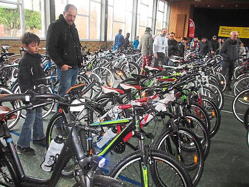 Eine große, gut sortierte Auswahl gab es bei der Endinger Fahrradbörse, die bereits zum 25. Mal stattfand. Foto: Privat Foto: Schwarzwälder-Bote