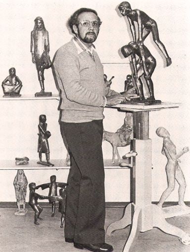 Ein Kurzvortrag befasst sich bei der KGV-Mitgliederversammlung mit dem plastische Kunst schaffenden Peter Steyer, den das Bild um 1975 in seinem Atelier in Neubulach-Liebelsberg zeigt.  Foto: Archiv Schabert Foto: Schwarzwälder Bote