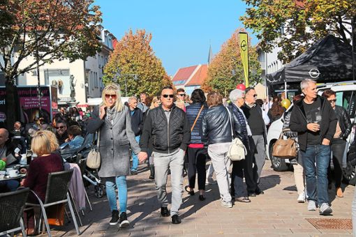Gemütlicher Bummel in der City: Tausende Besucher kommen zum verkaufsoffenen Sonntag nach Balingen.   Foto: Thiercy