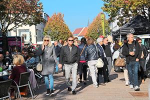 Gemütlicher Bummel in der City: Tausende Besucher kommen zum verkaufsoffenen Sonntag nach Balingen.   Foto: Thiercy