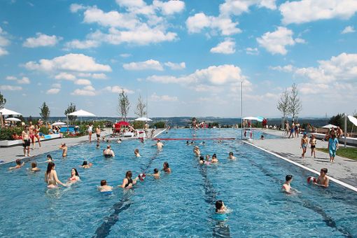 Das neue Panoramabad in Freudenstadt feiert bei tollem Wetter Eröffnung. Foto: Stadtwerke