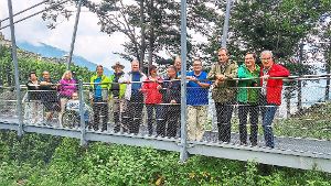 Vorabinformation: Einige Stadträte informierten sich in Tirol über die highline179, die längste Hängeseilbrücke der Welt im Tibet Style. Bürgermeister Alois Oberer (rechts) aus Reutte empfing die Gruppe aus dem Schwarzwald. Neben ihm steht Bürgermeister Klaus Mack.  Foto: Stadt