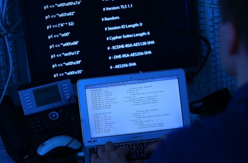 1,2 Milliarden Profildaten erbeutet: Es wäre der bisher größte bekannte Hacker-Amgriff. Foto: dpa