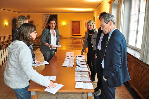 Nach der Auszählung der Stimmzettel sind bei der OB-Wahl nochmals Überprüfungen notwendig. Foto: Müller