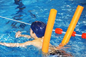Damit Kinder schwimmen lernen, müssen ihre Eltern die Schulen unterstützen, meint DHG-Rektor Stefan Maier. Foto: pixabay Foto: Schwarzwälder Bote
