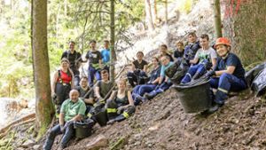 Jugendfeuerwehr Hornberg befreit Wald von Müll