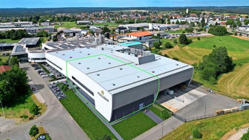 Der nun entstehende Erweiterungsbau (grün markiert) des Produktionsgebäudes greift die charakteristischen Rundungen des Bestandsgebäudes auf. Foto: Pfalzgraf Konditorei/Visualisierung