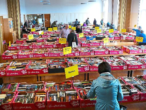 Große Auswahl: Die Besucher können sich durch nahezu 10 000 Bücher stöbern.  Foto: Klossek Foto: Schwarzwälder-Bote