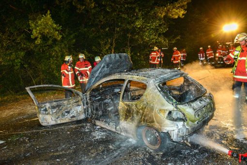 Der Peugeot brannte vollständig aus. Foto: Kreisfeuerwehrverband Calw e.V.