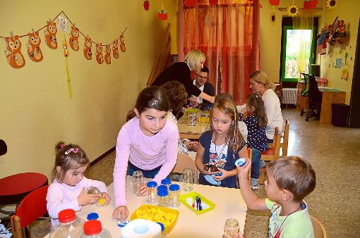 Mit vielen Aktionen zum Mitmachen feierten Kinder, Eltern und Erzieherinnen in der Kindertagesstätte am Salinensee ihre Auszeichnung mit dem Kneipp-Gütesiegel.   Foto:  Kaletta Foto: Schwarzwälder-Bote