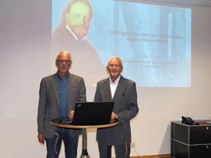 Peter Vosseler (links) und Richard Weinzierl referieren über Bauernfeinds Reiseziele.  Foto: Vögele Foto: Schwarzwälder Bote