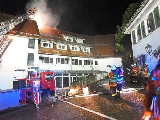 Bei dem Brand im September rettete die Feuerwehr zahlreiche Bewohner aus dem Gebäude.  Foto: Stocker Foto: Schwarzwälder Bote