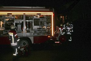 Die Feuerwehr in Frommern im Einsatz.  Foto: Visel Foto: Schwarzwälder-Bote