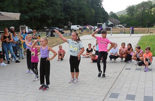 Nachwuchssportlerinnen des Turnvereins Höfen bei einer ihrer gelungenen Dance-Einlagen. Foto: Ziegelbauer